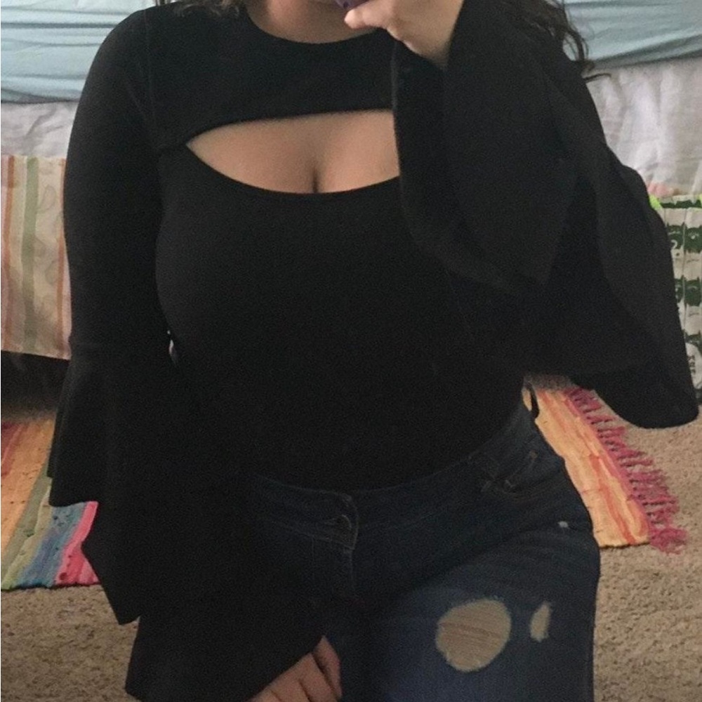 Black, Pagota Sleeve, Front Cut Top